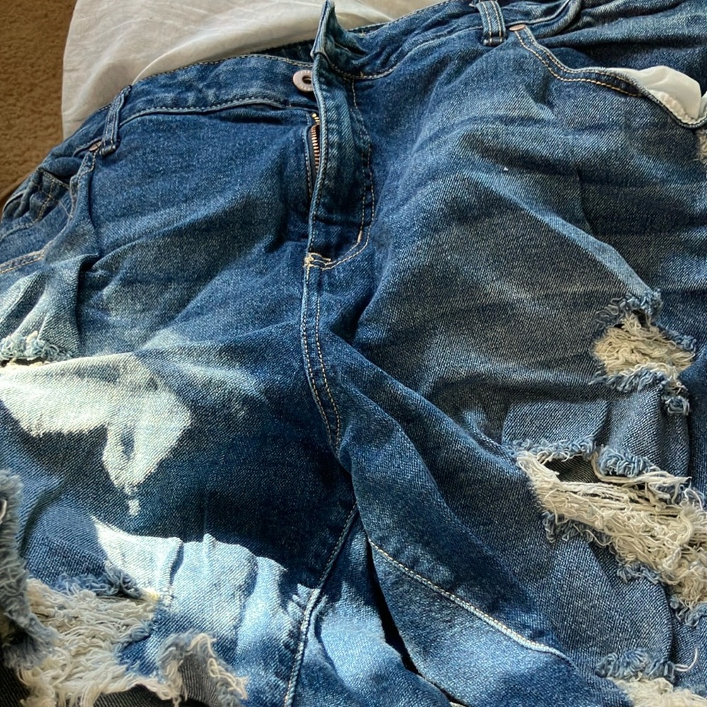 Torrid torn jeans shorts size 26